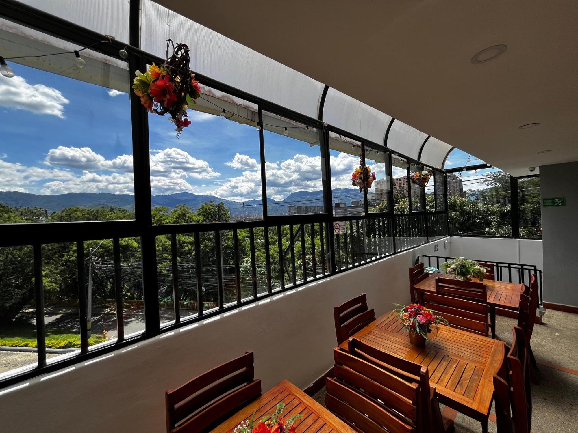 International Hotel Medellín Extérieur photo